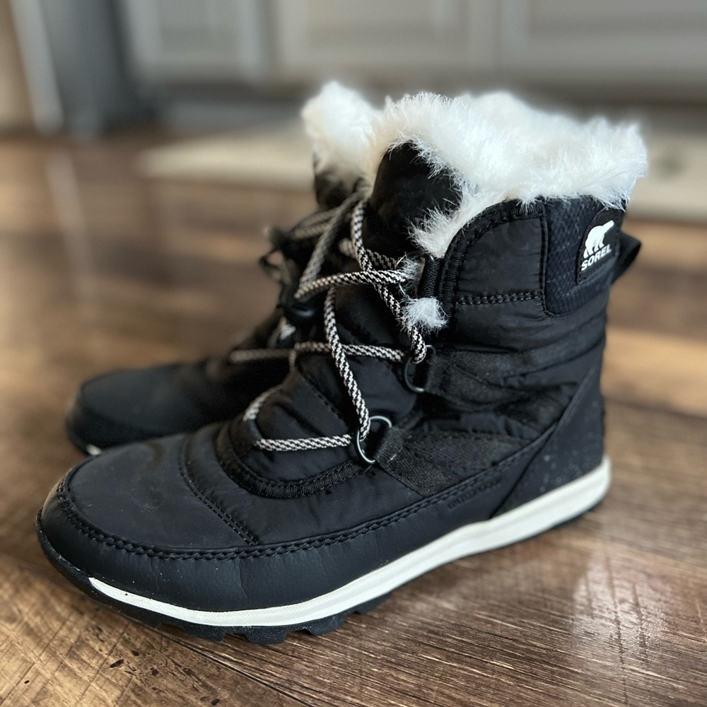 Sorel black white Whitney short faux fur lined winter boots youth size 4